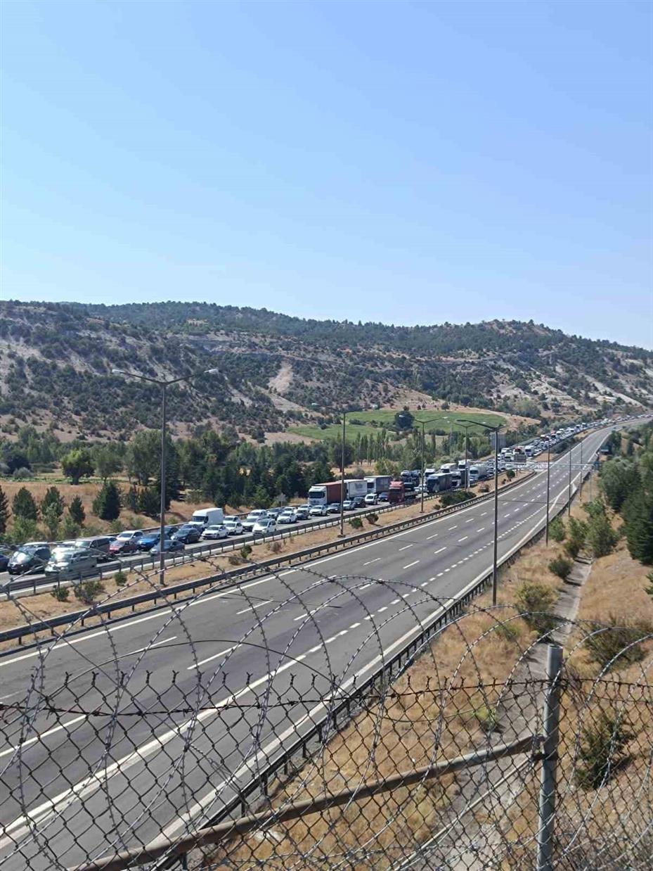 Ankara’da metenol yüklü tanker kaza yaptı: Yol bir süre trafiğe kapandı