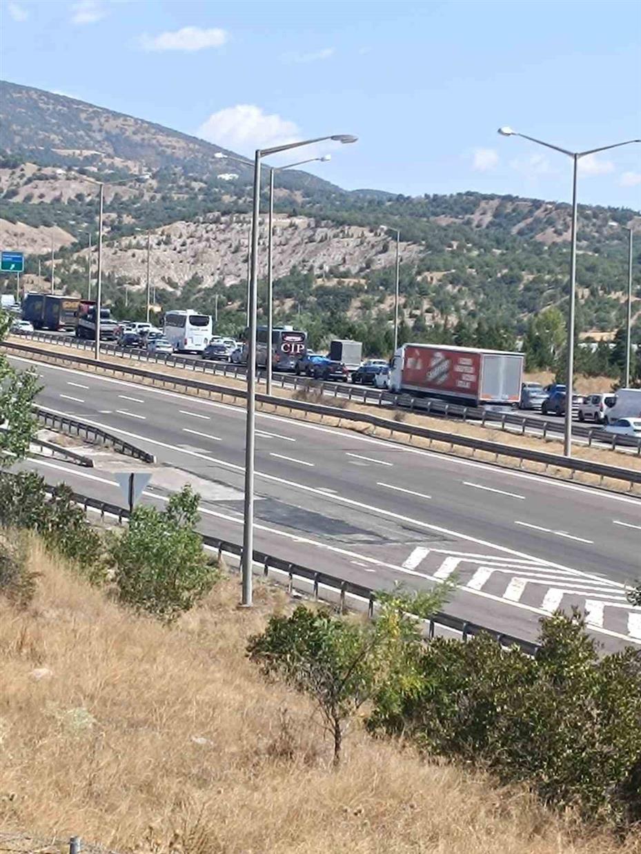 Ankara’da metenol yüklü tanker kaza yaptı: Yol bir süre trafiğe kapandı