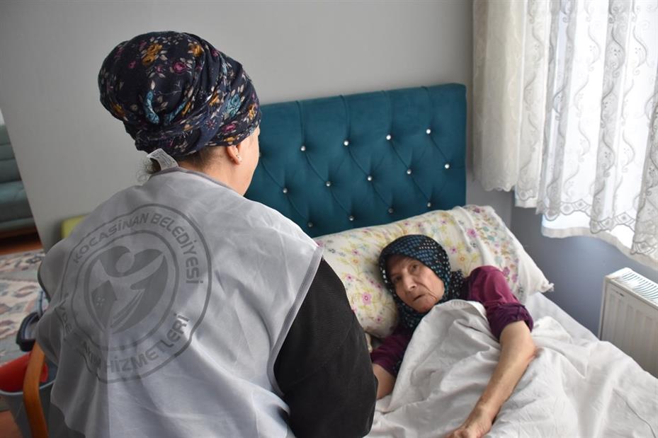 Kocasinan, ’Evde Bakım Hizmeti’ ile hem yüzleri güldürüyor hem şifa dağıtıyor