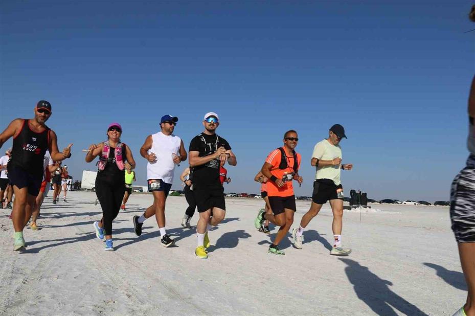 Runfire Salt Lake Ultra Trail Maratonu, renkli görüntülere sahne oldu