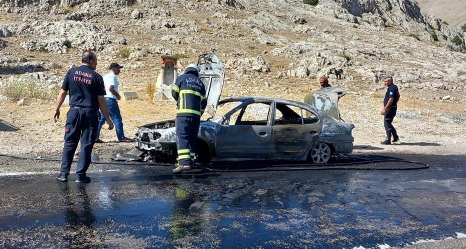 Seyir halindeki otomobil alev alev yandı