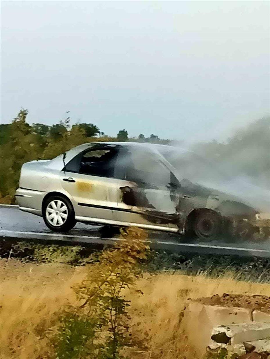 Ankara’da seyir halindeki araçta çıkan yangın tarlaya sıçradı
