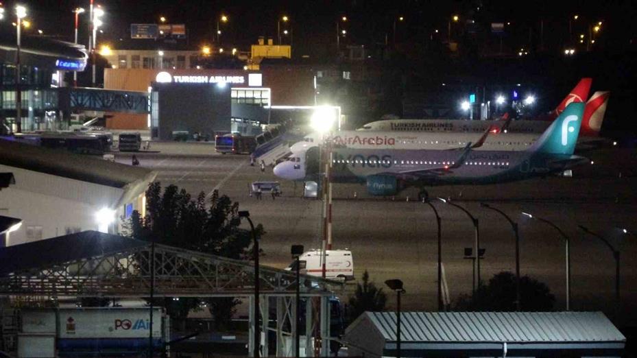 Trabzon-Cidde seferi yapan uçak kalkıştan 8 dakika sonra acil iniş yaptı