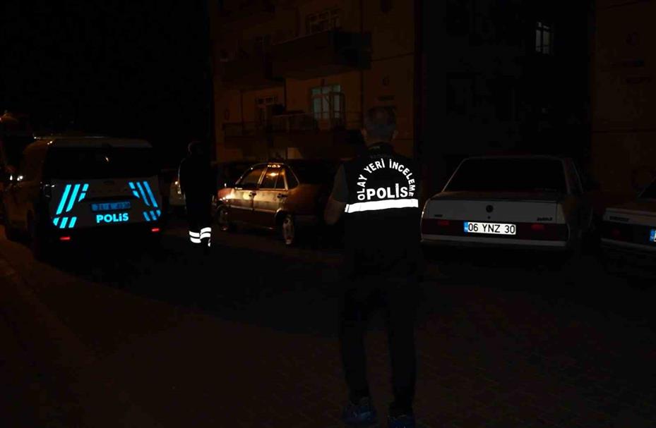 Alkollü gencin öfkesi kanlı bitti: Babasını darp edip kendini yaraladı