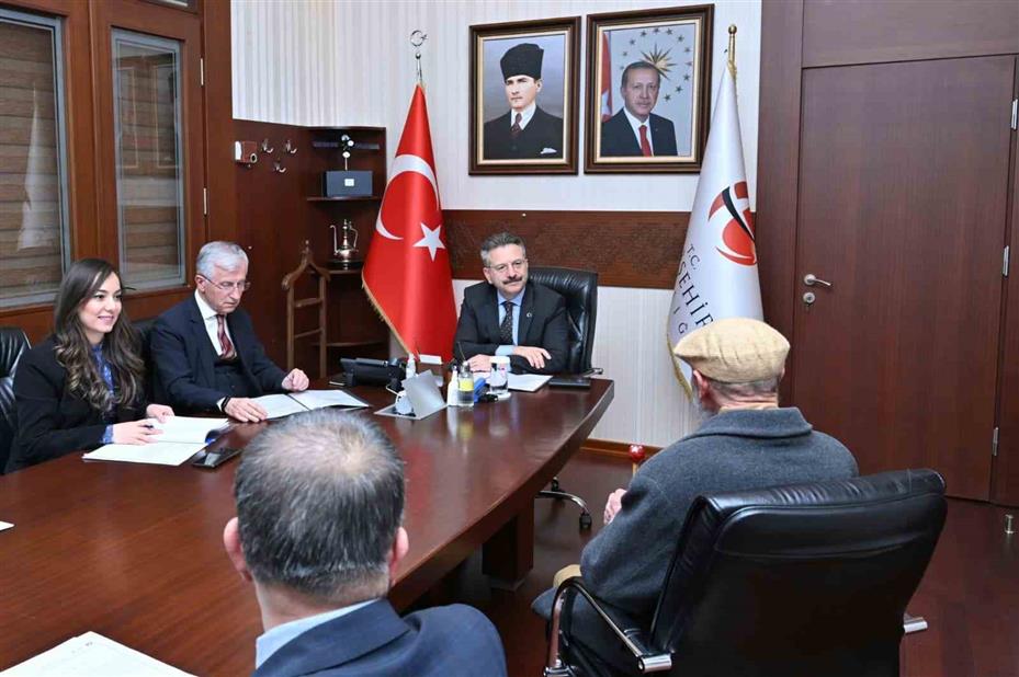 Vali Aksoy, onlarca Halk Günü’nde yüzlerce vatandaşı dinledi