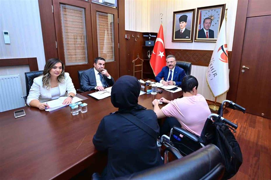 Vali Aksoy, onlarca Halk Günü’nde yüzlerce vatandaşı dinledi