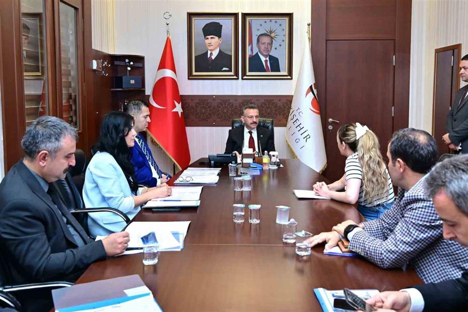Vali Aksoy, onlarca Halk Günü’nde yüzlerce vatandaşı dinledi