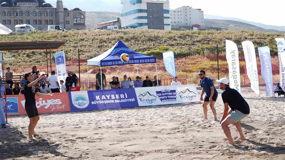 Erciyes’te plaj voleybol turnuvası tamamlandı