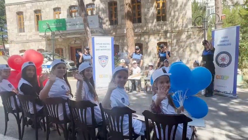 Geleceğin teminatı gençler için  Sivas Emniyetinden destek programı