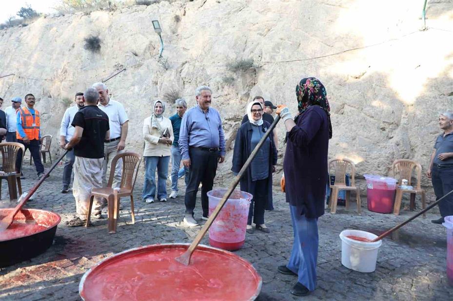 Melikgazi’de Salça günleri devam ediyor