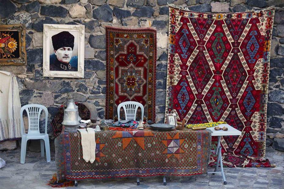 Tarihi kale, ilk kez bir antika pazarına ev sahipliği yaptı