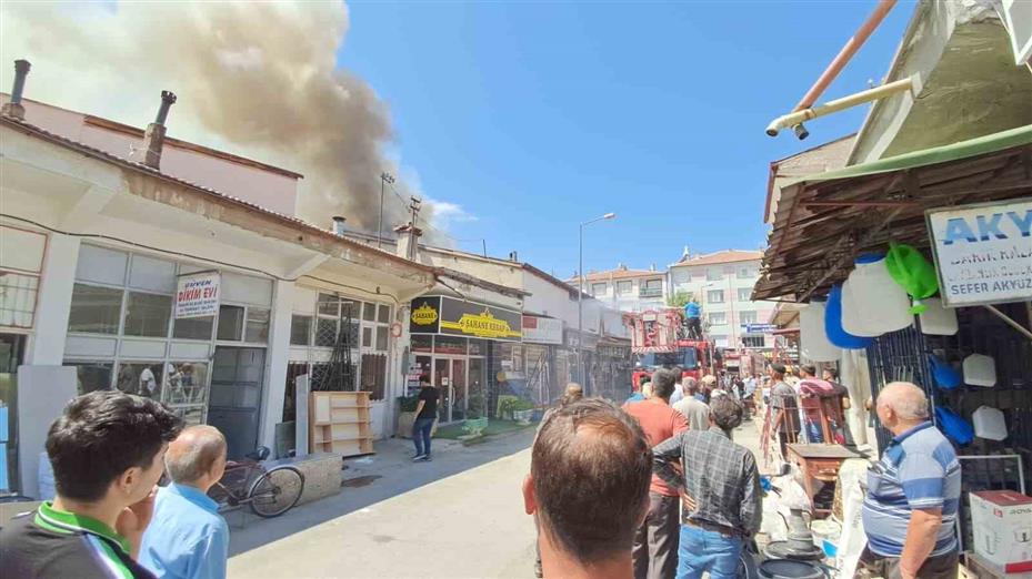 Karaman’da çatı yangını korkuttu