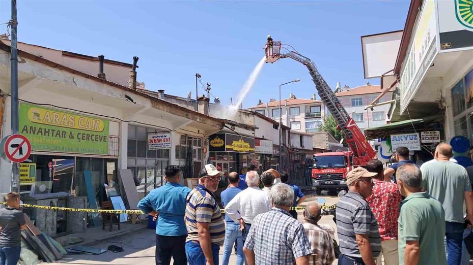 Karaman’da çatı yangını korkuttu