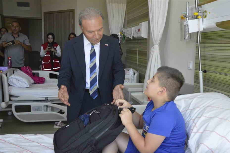 Hasta çocuklara kırtasiye desteği