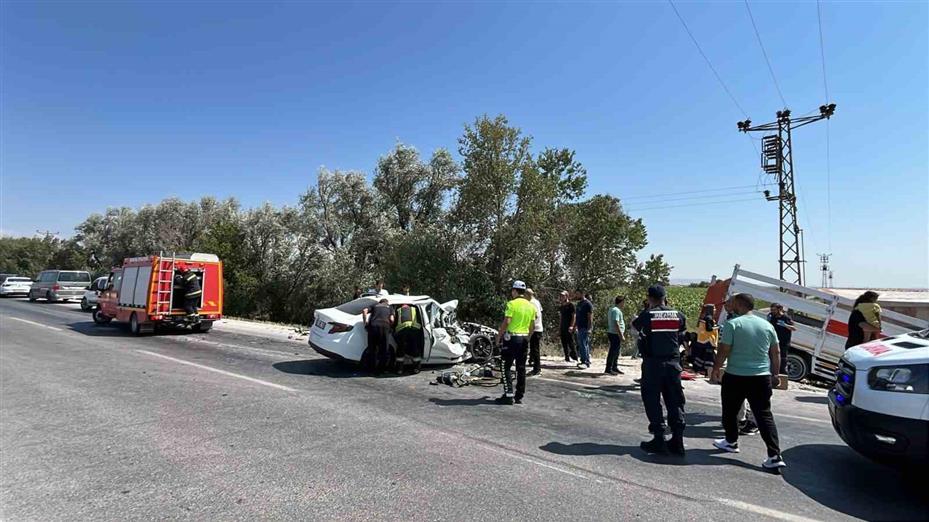 Konya’da otomobil kamyonetle çarpıştı: 1 ölü, 5 yaralı