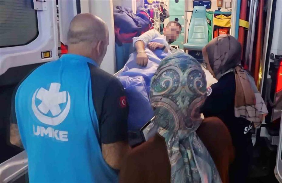 Kalçasından bıçaklanan şahıs yarasını unutup basın mensuplarına küfretti
