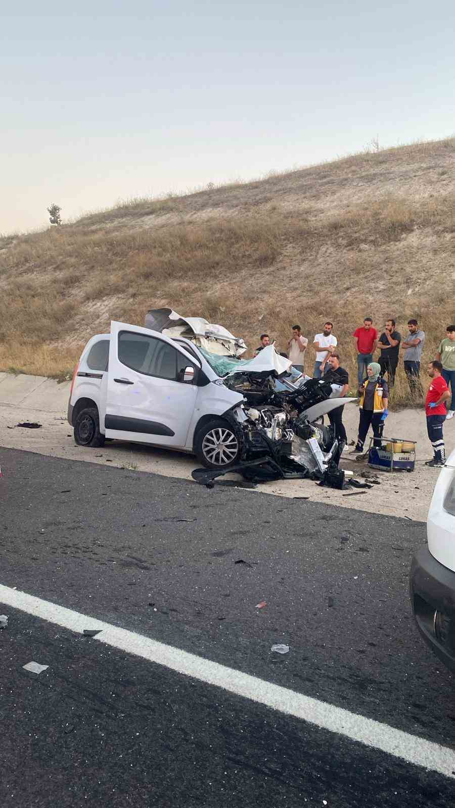 Hafif ticari araç tıra arkadan çaptı: 1 ölü, 1 yaralı