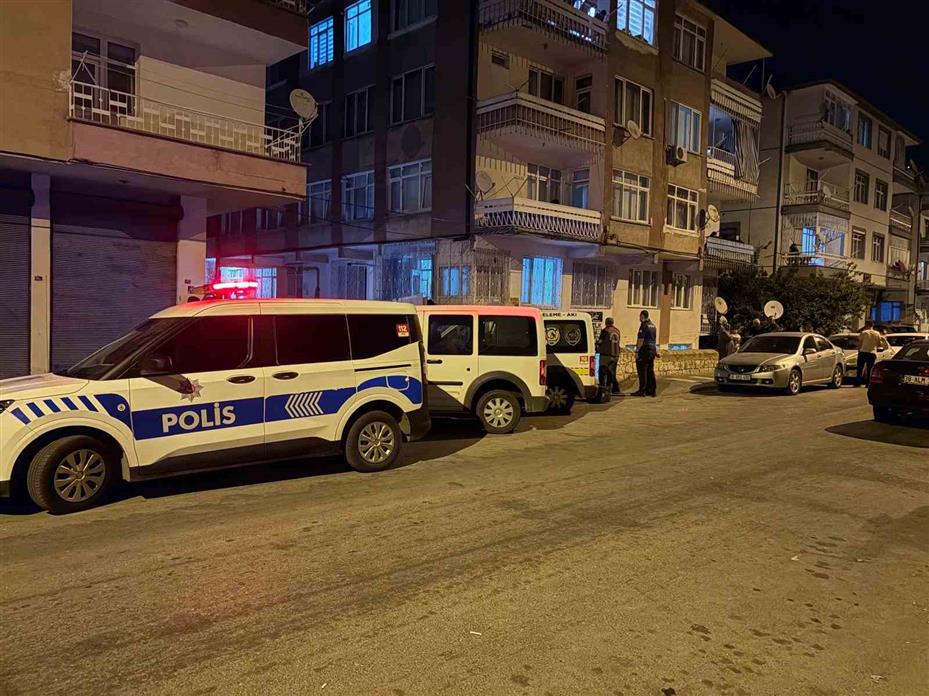2 yıl önce boşandığı eski karısını bıçakla ağır yaraladı