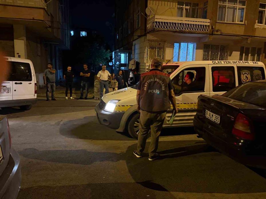 2 yıl önce boşandığı eski karısını bıçakla ağır yaraladı
