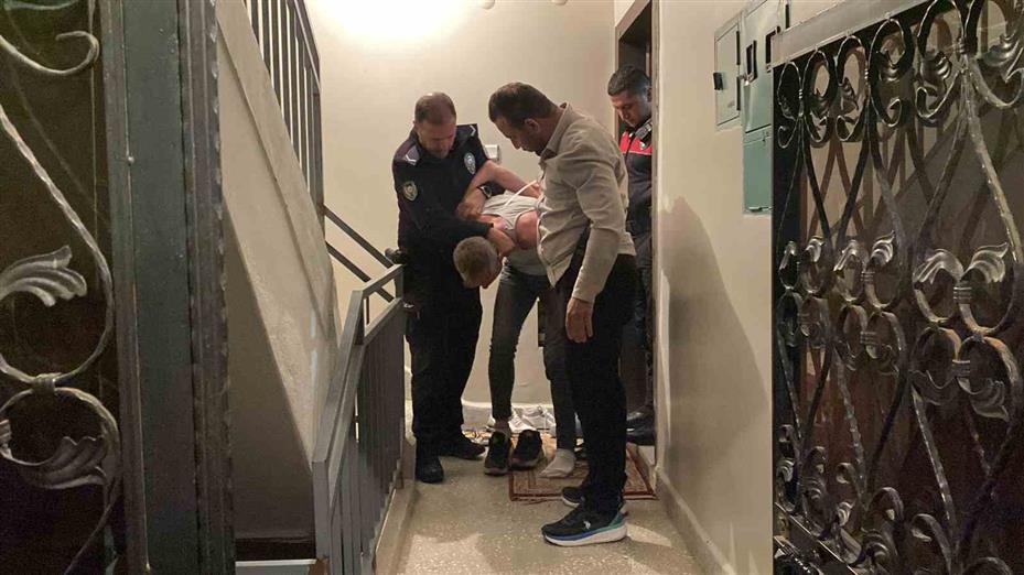 Aile içi kavga sonrası kendisini odaya kapatan adam için Özel Harekat Timi devreye girdi