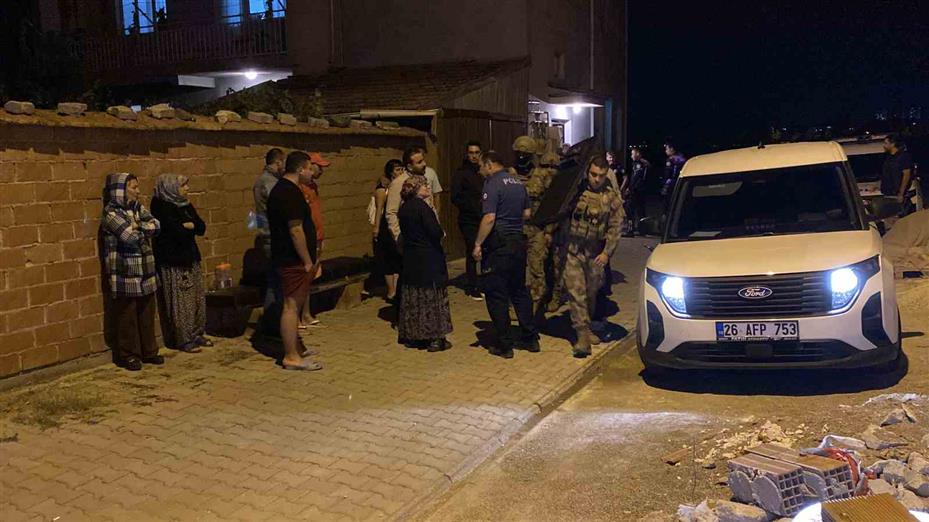 Aile içi kavga sonrası kendisini odaya kapatan adam için Özel Harekat Timi devreye girdi
