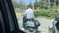 Kafasına takmadığı kaskla motosikletin plakasını kapattı