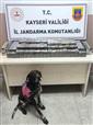 Kimlik kontrolü için durdurulan 2 tırdan 560 paket kaçak sigara ele geçirildi