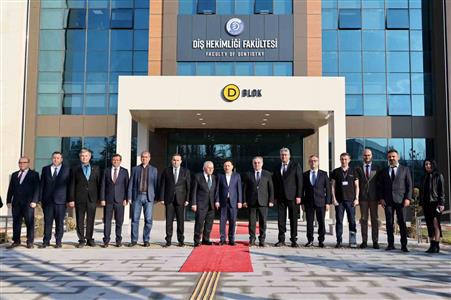 Türkiye’nin en büyük diş hastanesi ilk hastalarını aldı
