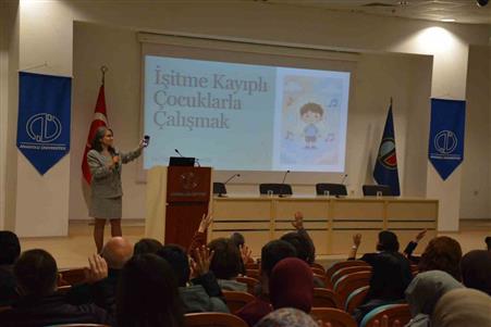 "İşitme Kayıplı Çocuklarla Çalışma" semineri