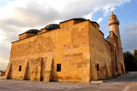 800 yıllık Selçuklu camisi meraklılarını bekliyor