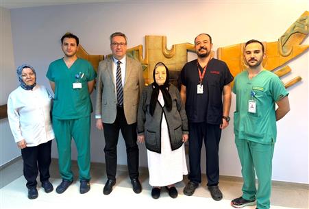 Vücudundan 3,7 kiloluk tümör çıkartılan hasta sağlığına kavuştu