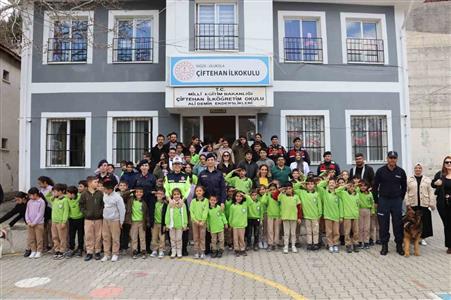 Jandarmadan Niğde’de öğrencilere meslek tanıtımı ve güvenlik eğitimi