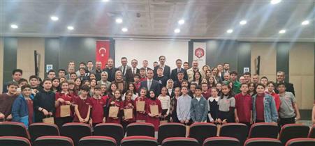 TÜBİTAK başarısı gösteren öğrencilere valilikten hediye