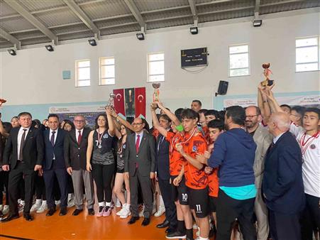 Okullar arası spor festivali coşkusu: Ödüller sahiplerini buldu