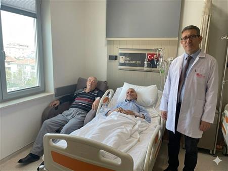 Şah damarı darlığına kapalı yöntemle müdahale