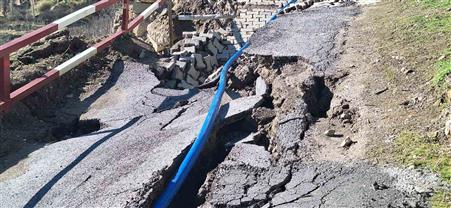 Büyükşehir, heyelan yaşanan Yeşilhisar Akköy Mahallesi’nde geoduvar yapımına başladı