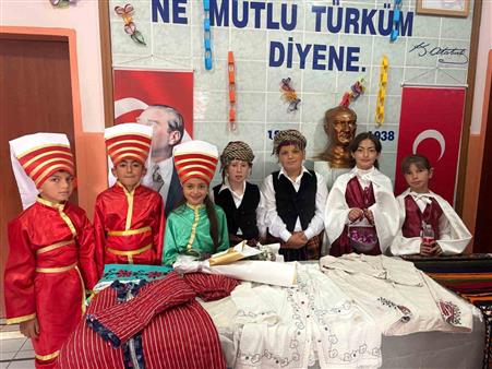 Hacıabdullah’ta el emeği ürünler sergilendi