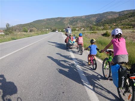 Fransız aile, bisikletle dünya turu kapsamında Konya’ya ulaştı