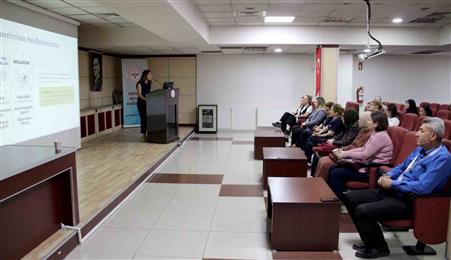 Hastane personeline ’Cilt Kanseri Farkındalık Eğitimi’ verildi