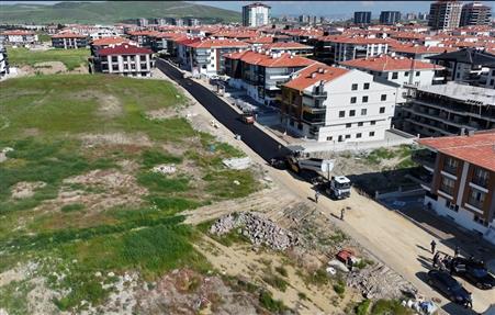 Sincan’da asfalt mesaisi hız kesmiyor