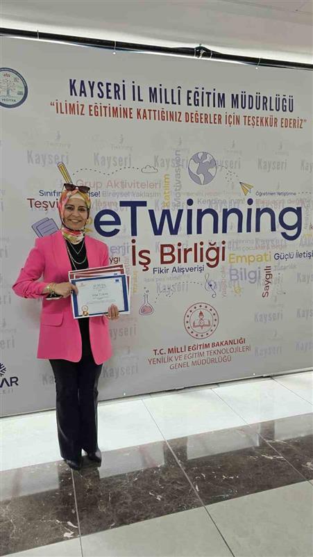 Hilal öğretmen geliştirdiği eTwinning projeleri ile öğrencilerin yüzünü güldürdü
