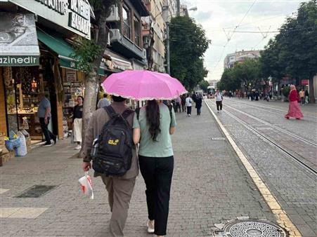 Eskişehir’de beklenen gök gürültülü sağanak yağış etkili oldu