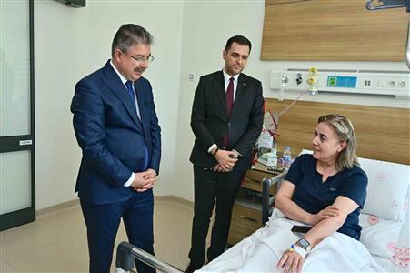 Vali Yılmaz’dan şehitin kardeşine ’geçmiş olsun’ ziyareti