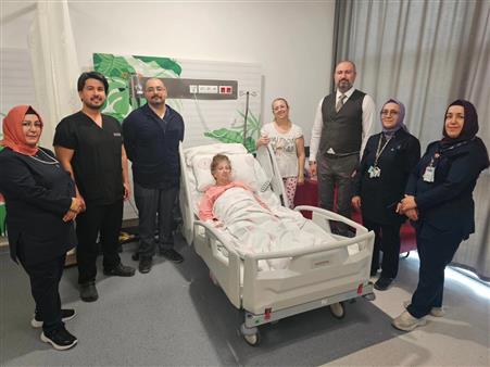 Yürüyemeyen hasta başarılı ameliyatla yeniden ayağa kalktı