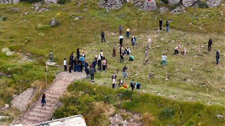 Büyükşehir, 300 fidanı toprakla buluşturdu