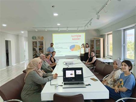 Eskişehir’de kursiyer kadınlara "Aile İçi İletişim ve Dijital Bağımlılık" eğitimi gerçekleştirildi