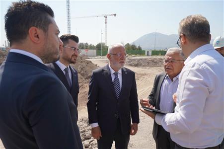 Büyükkılıç ve Elitaş, Kartal Katlı Kavşağı’ndaki çalışmaları yerinde inceledi