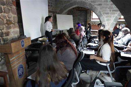 Melikgazi Belediyesi’nden gençlere ücretsiz ingilizce konuşma atölyesi