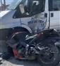 Dolmuşa yandan çarpan motosikletin sürücüsü yaralandı