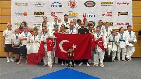Bakan Bak’tan Down Judo Milli Takımına tebrik